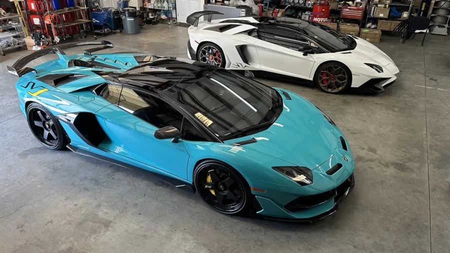 Shop photo cyan svj white aventador