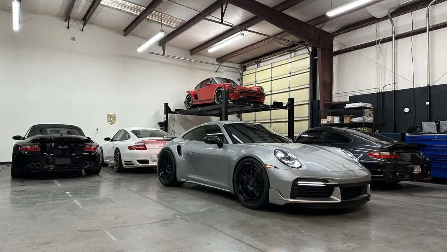 Shop photo silver 992 turbo