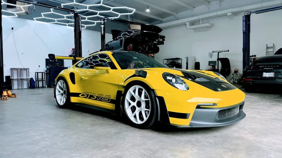 Shop photo yellow gt3rs shop